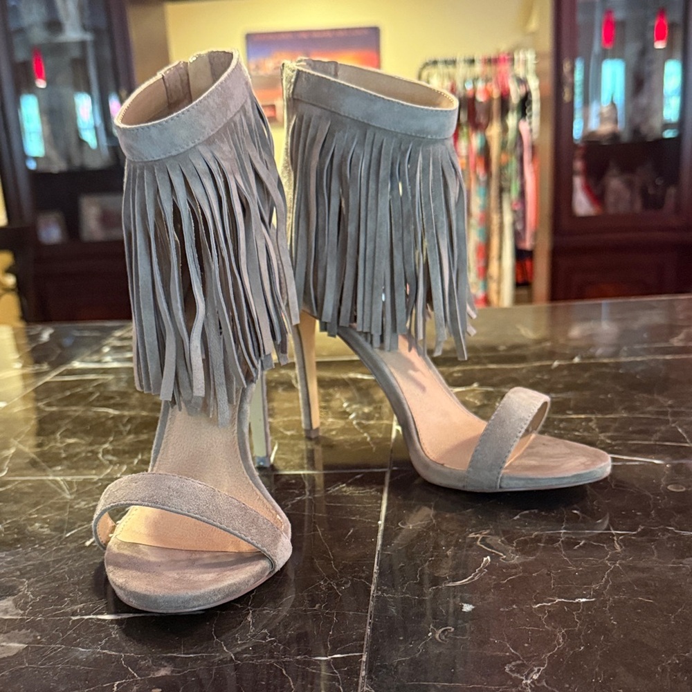Steve Madden size 9 suede stiletto heels with fringe accent around top - Picture 1 of 6